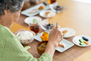 月島（中央区佃）の歯医者、佃2丁目歯科で、長く自分の歯で食事を楽しむためのコストとは？ 治療の繰り返しを防ぐ「予防投資」の考え方を解説