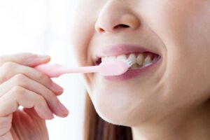 月島（中央区佃）の歯医者、佃2丁目歯科で、更年期で歯がしみる？女性ホルモンと知覚過敏の意外な関係と対処法について解説