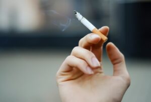 月島（中央区佃）の歯医者、佃2丁目歯科で、インプラント治療の寿命はどのくらい？長持ちさせるためのメンテナンスと注意点を解説